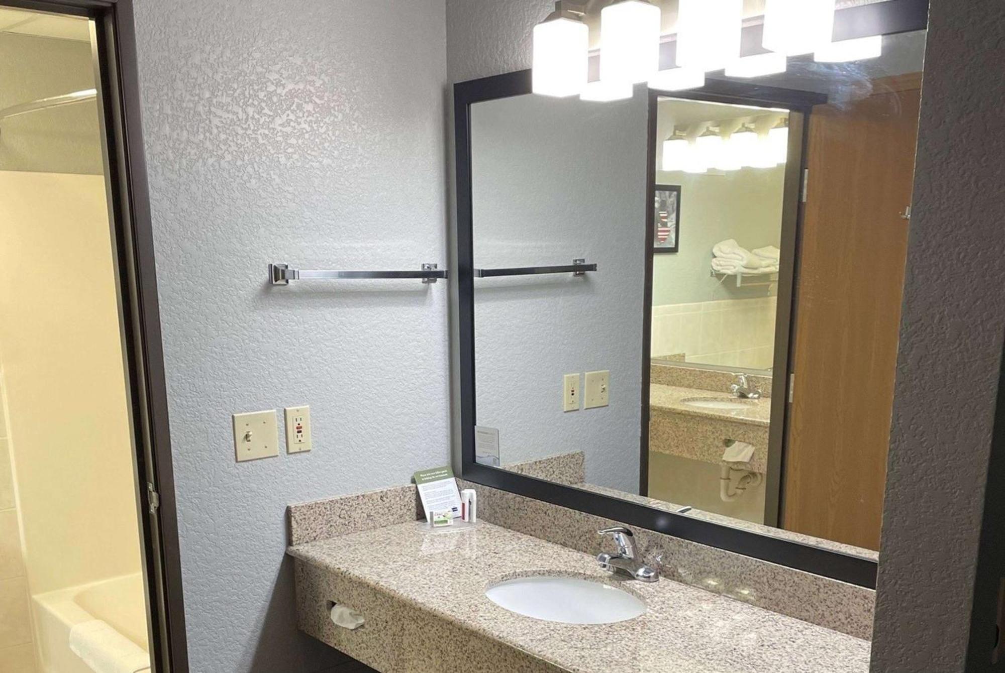 Americinn By Wyndham Ankeny/Des Moines Экстерьер фото